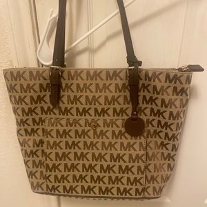 Purse like new. Never used. OBO